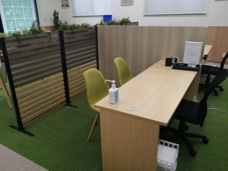 買取市場 鎌取駅前店の査定カウンター。仕切りがあり周りを気にせず相談できる